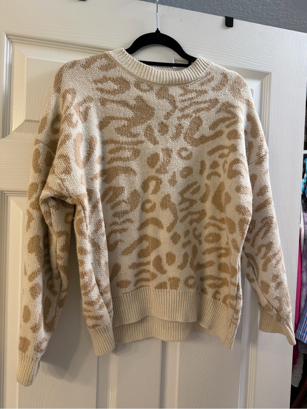 Cozy Animal-Print Crewneck Sweater - Cream & Tan